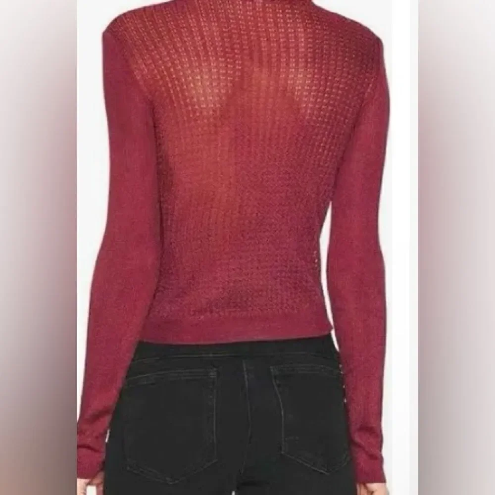 🛍️Free People H2O Crew pullover Top in Row garnet size: Medium 🎉Long sleeve ✨